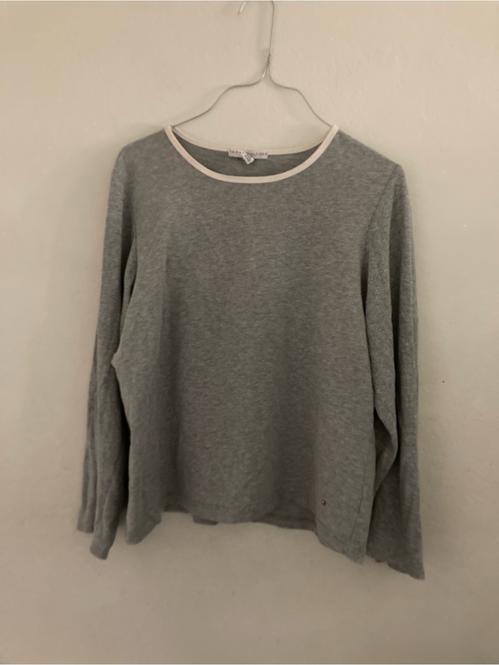 Tommy Hilfiger Gray Long-Sleeve Crewneck with Cream Trim